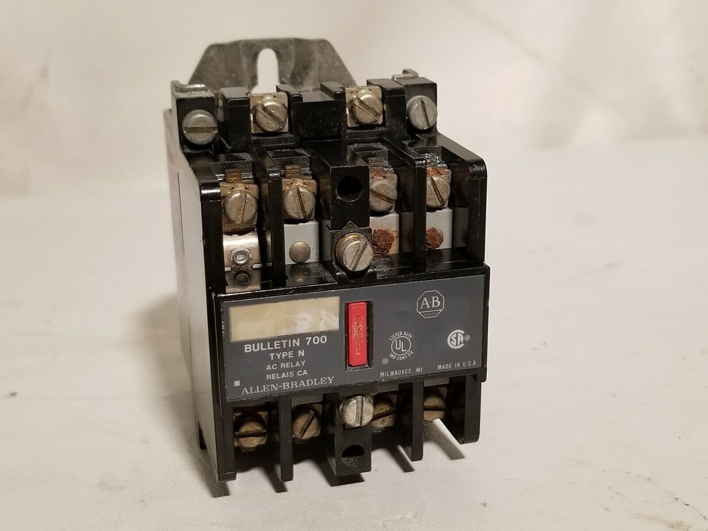 Allen-Bradley 700-N400A1, Series C, Type N, AC Relay 84AB86 coil 110/120VAC