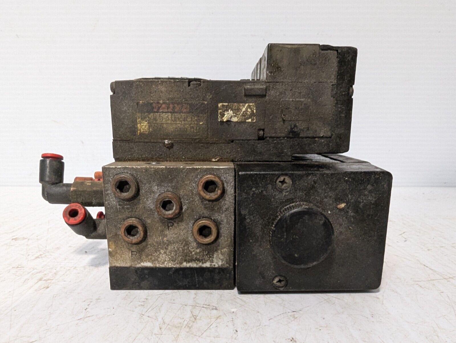 Taiyo Manifold Block w/ 6 Taiyo USR530-RT8 Solenoid Valves - Free Shipping