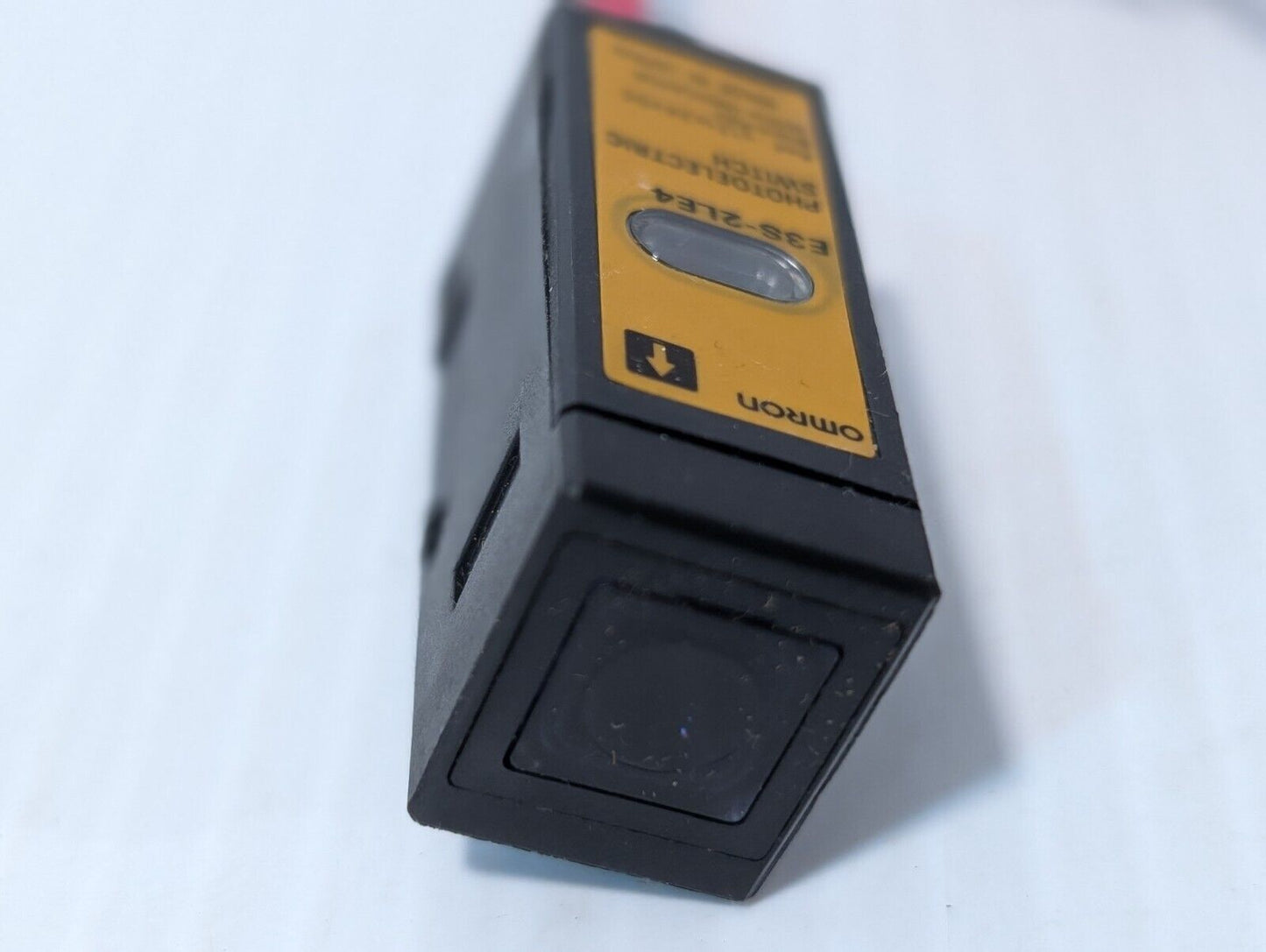 Omron E3S-2LE4 Photoelectric Sensor Switch 2M Range 12-24V DC - Free Shipping