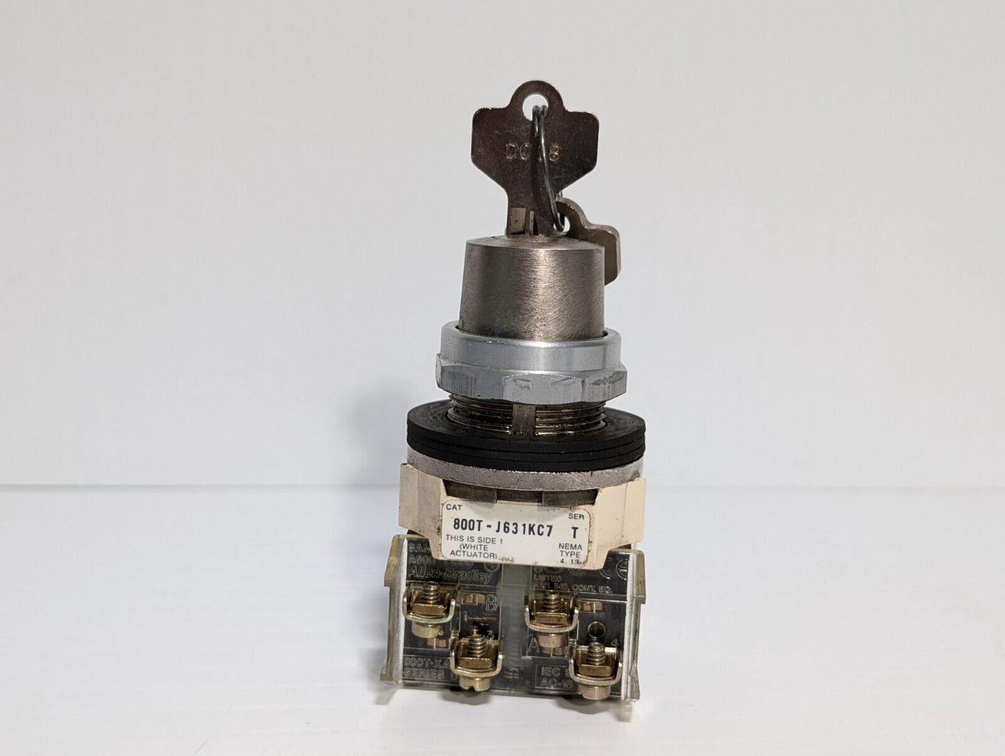 Allen Bradley 800T-J631KC7 Keyed 3 Position Selector Switch, Series T, 30mm