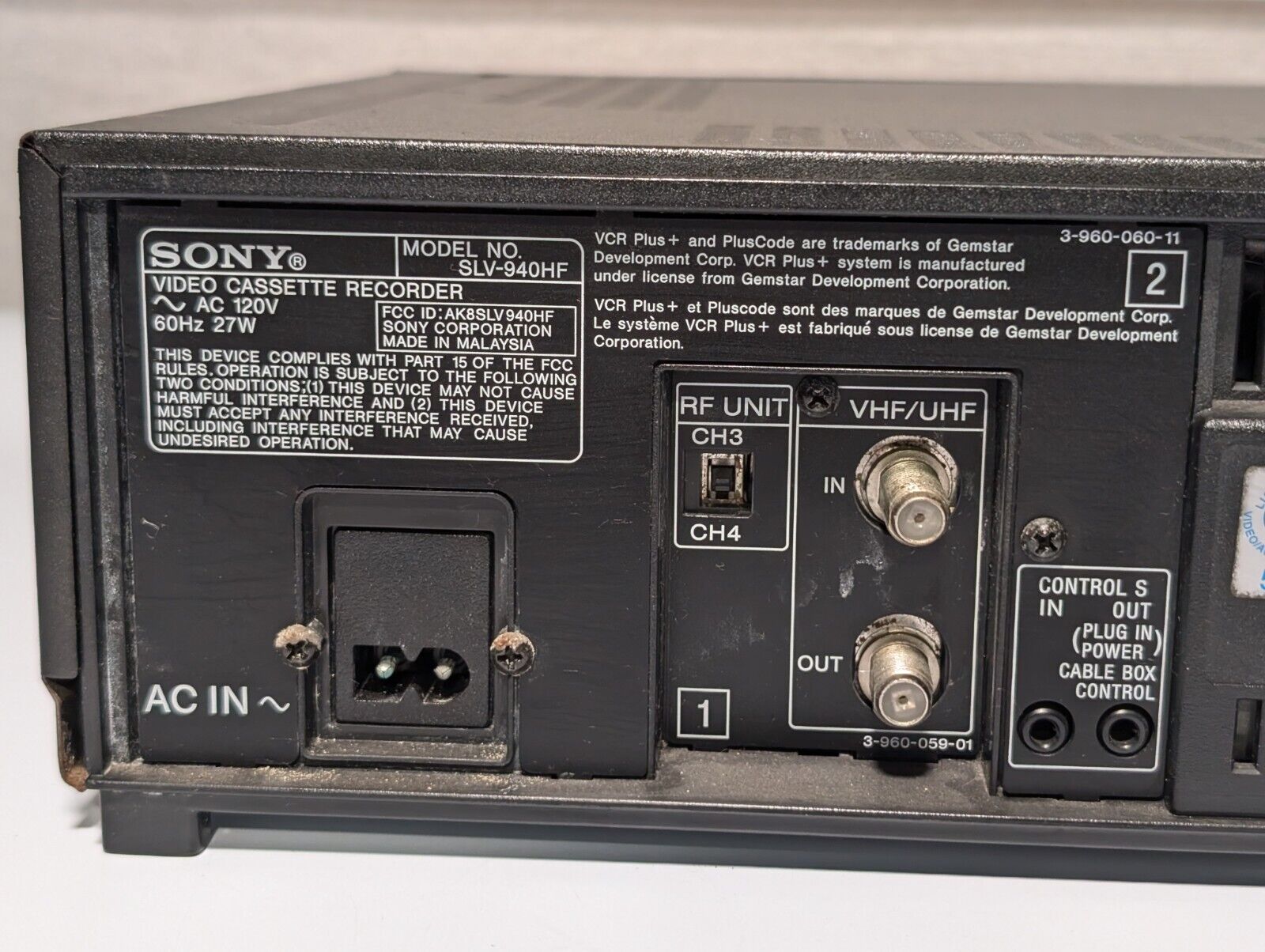Sony SLV-940HF VCR-Plus Hi-Fi Stereo VHS VCR, Flying Erase Head, No power cord