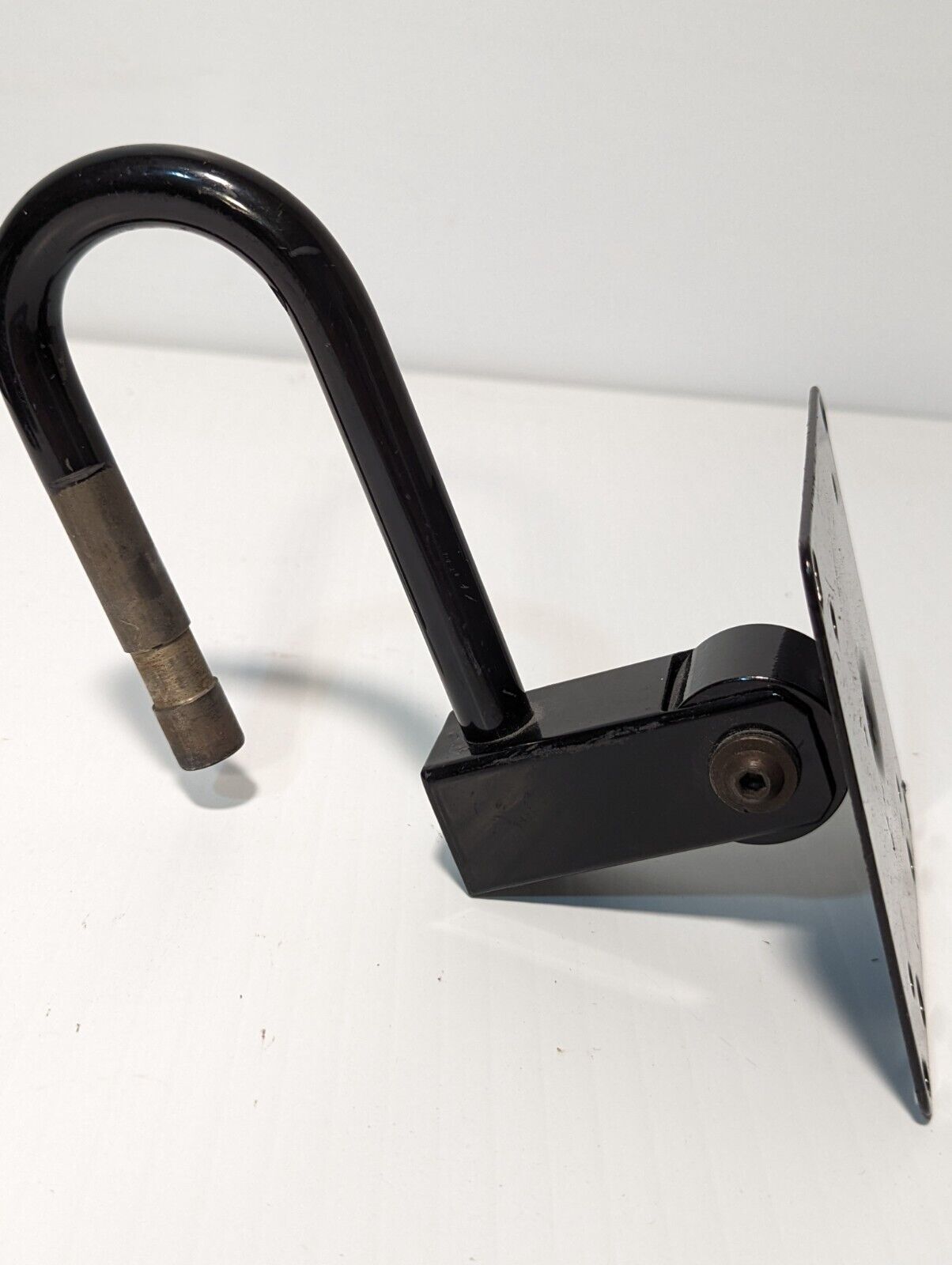 Lucasey LCIL200 hook mount for up to 32" flat panel screens - Free Shipping