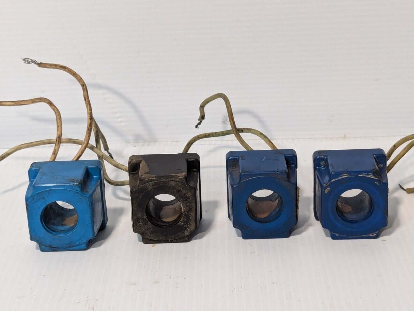 Vickers 633741 coil, 115/120VAC 60Hz 0.54A; 110VAC 50Hz 0.64A - Free Shipping