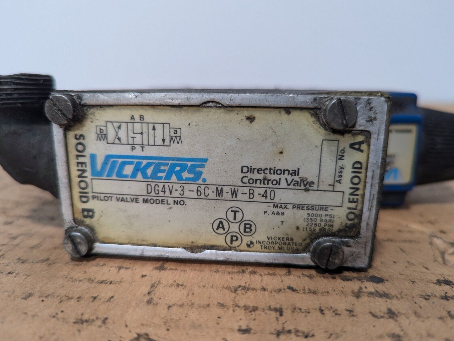 VICKERS PILOT VALVE, DG4V-3-6C-M-W-B-40 - Free Shipping