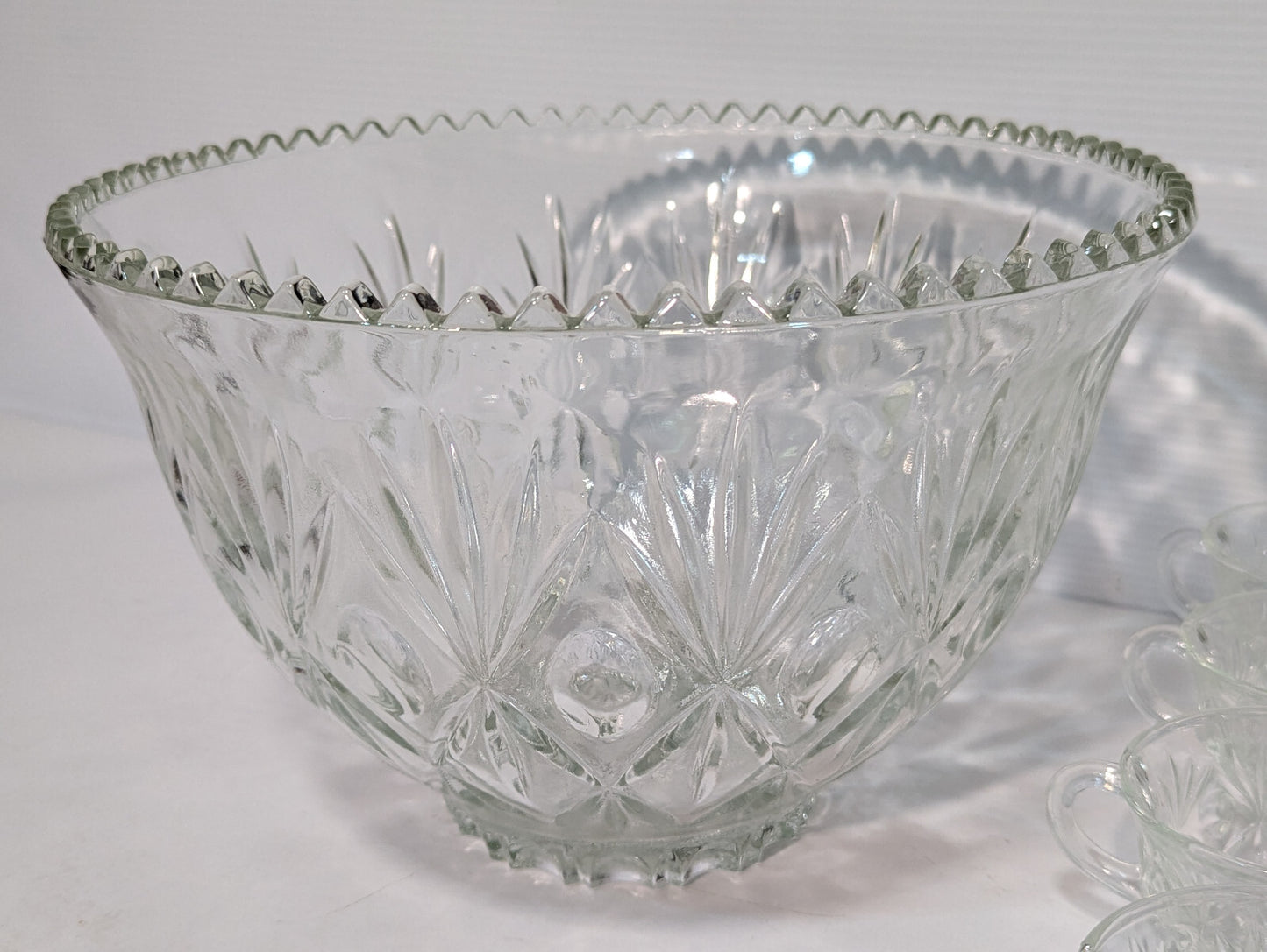 Vintage 14 Piece Crystal Clear Glass Star Scallop Party Punch Bowl Ladel Cup Set