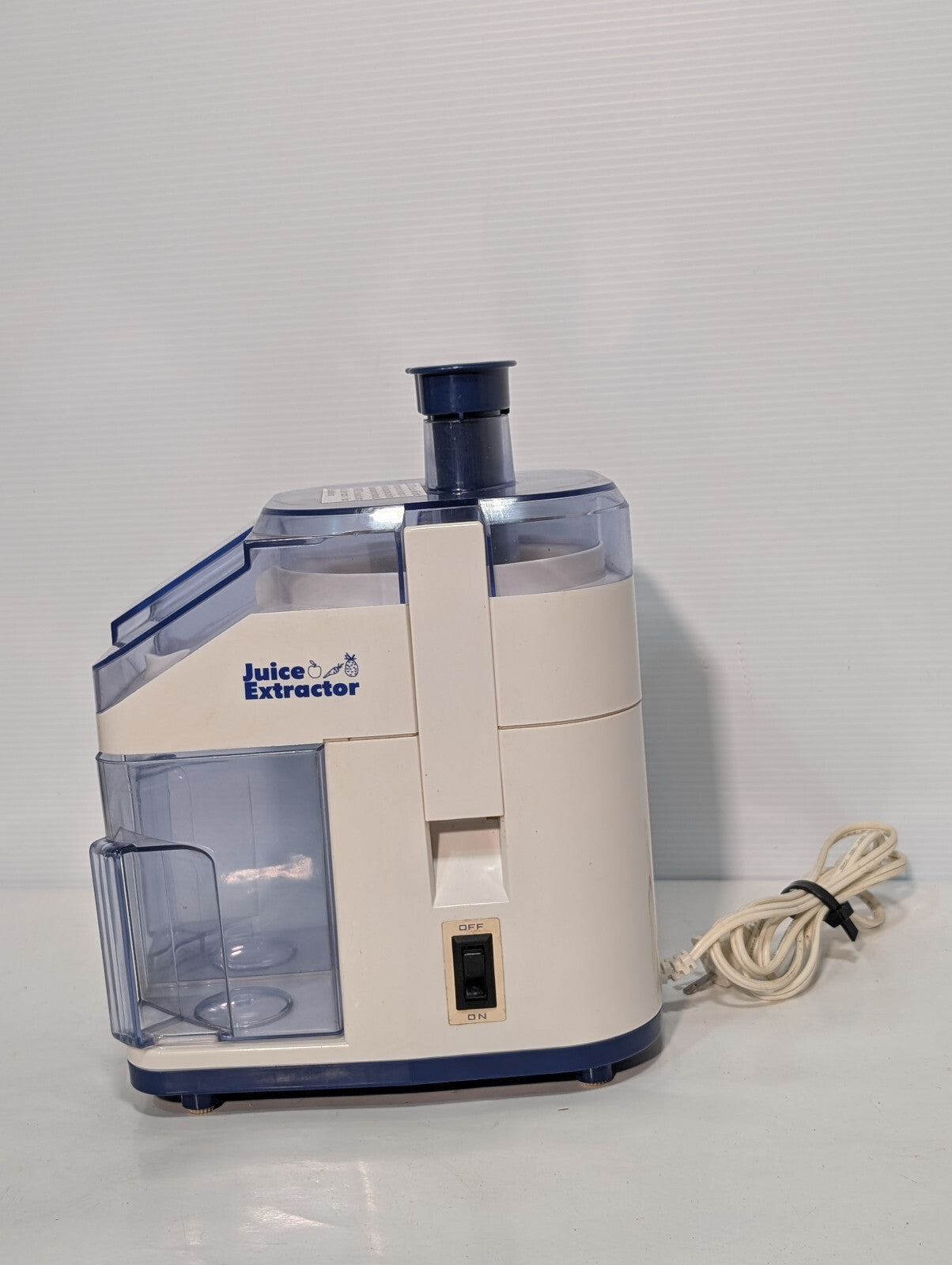 Vintage Rival Juice Extractor 965 Juicer Healthy Drinks, 300W Motor, (2) 24oz