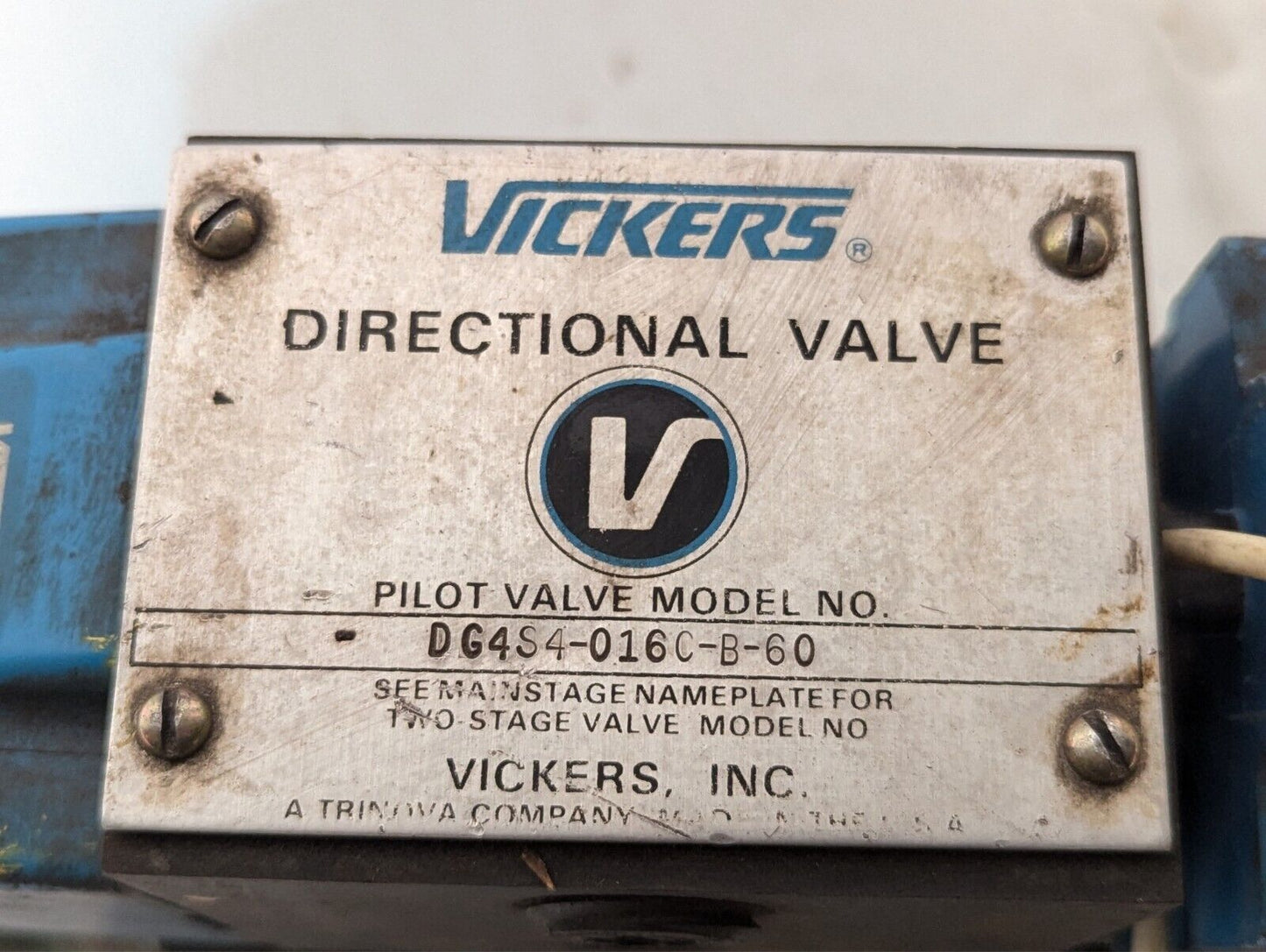 Vickers DG4S4-016C-B-60 Hydraulic Directional Valve - Free Shipping+Returns