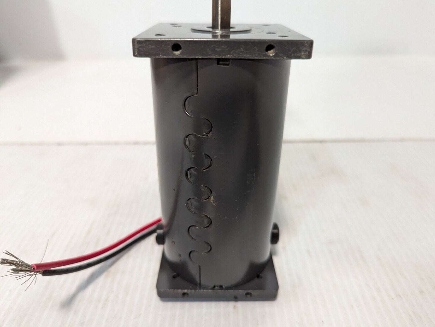 Dayton 4Z142 Permanent Magnet DC Motor, 90VDC, 0.5A, 1/27HP, 1800RPM - Free Ship