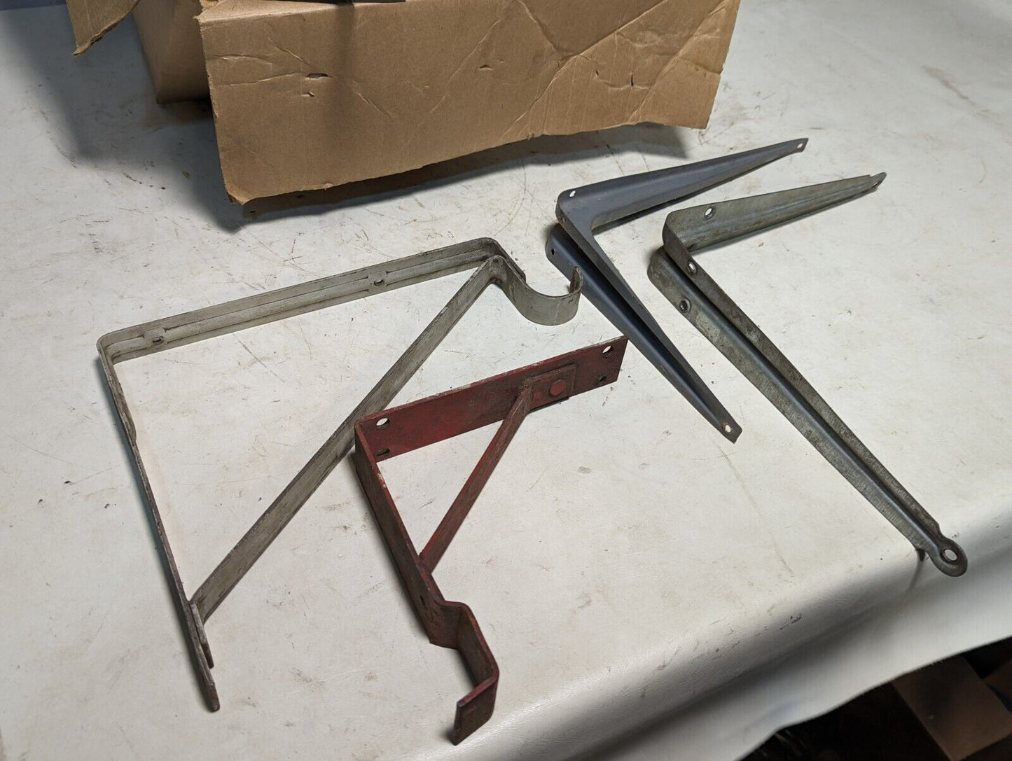 Lot of assorted vintage angle brackets, nice patina