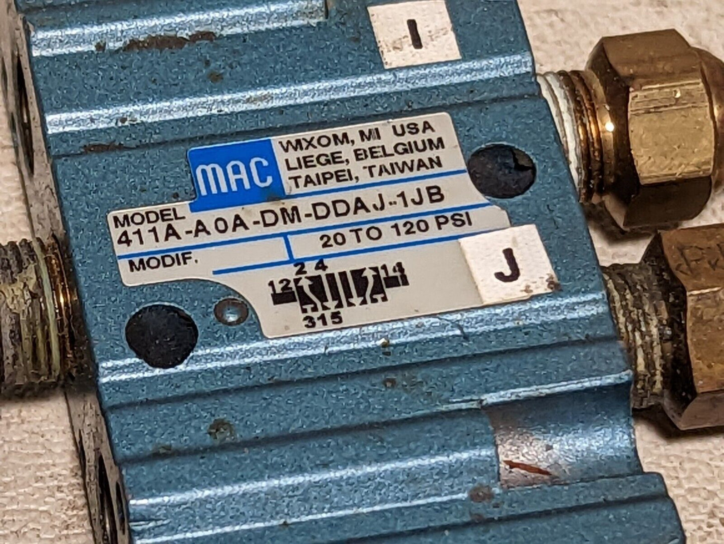 MAC 411A-A0A-DM-DDAJ-1JB pneumatic valve with DMB-DDAJ-1JB 24VDC solenoid
