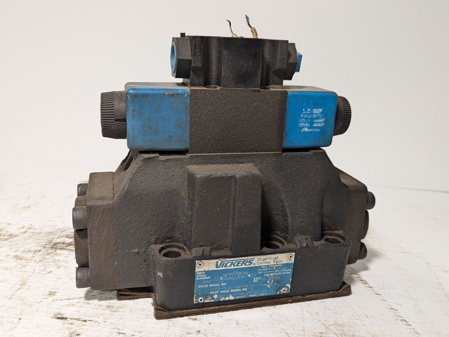 Vickers DG5S-8-8C-VM-FW-B5-30 Directional Solenoid Control Valve Assembly