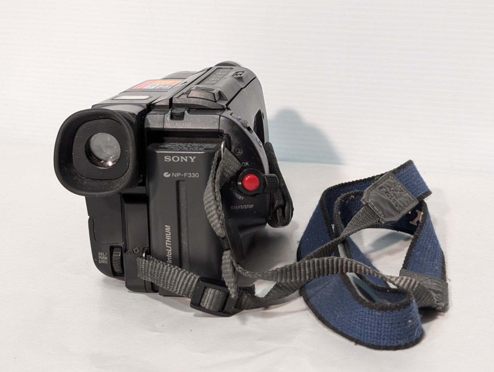 Sony CCD-TR67 Video8 Handycam 8mm Analog Camcorder With Battery + Power Adapter