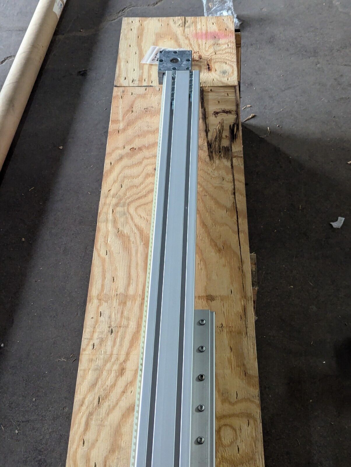 Macron 10935A01 Linear Rail Actuator 3040-12-000-5089 M. 135 VPPD Left-Free Ship