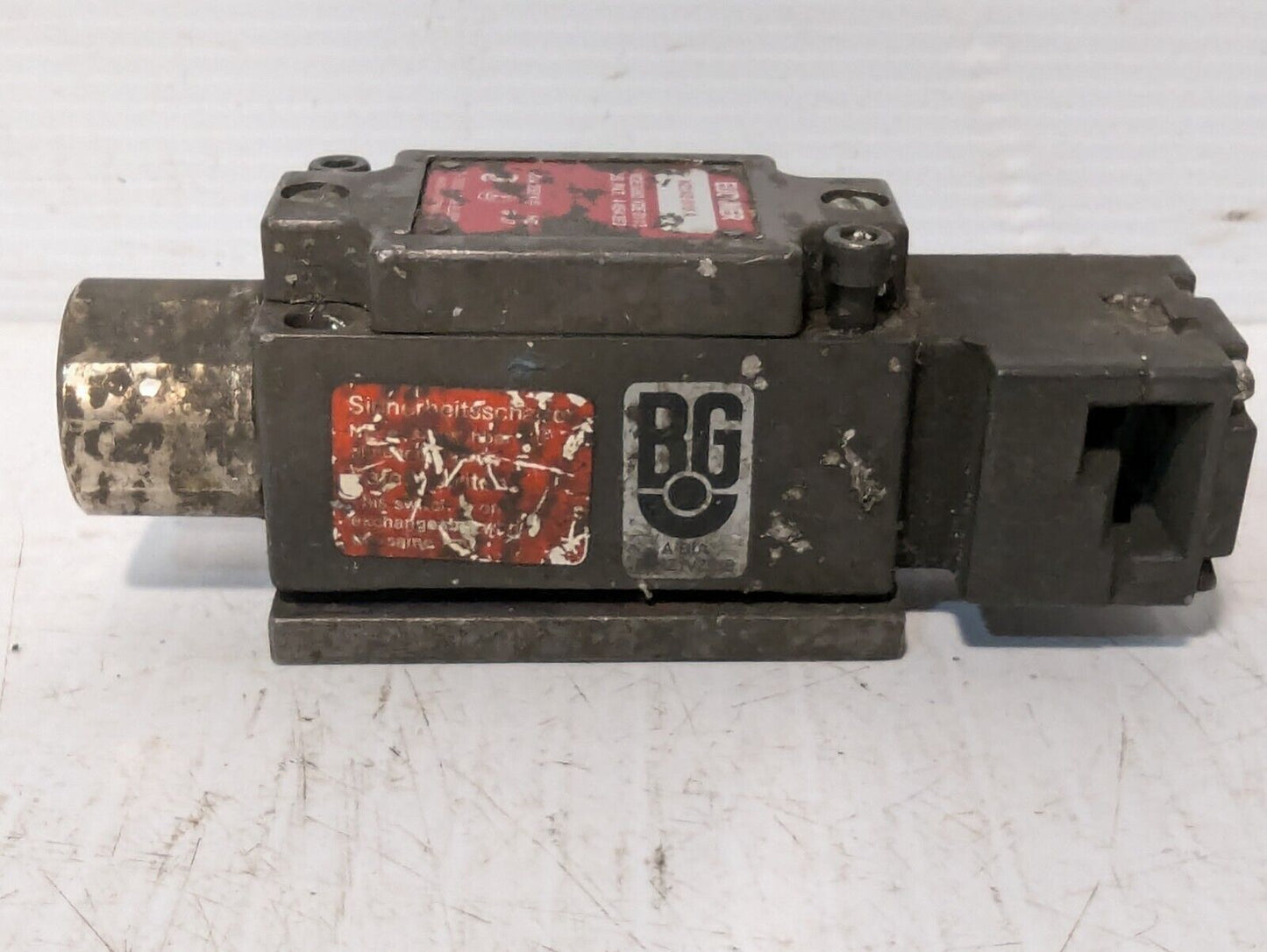 Euchner NZ1VZ-518 A Safety Switch Interlock 10AMP 250VAC, poor - Free Shipping