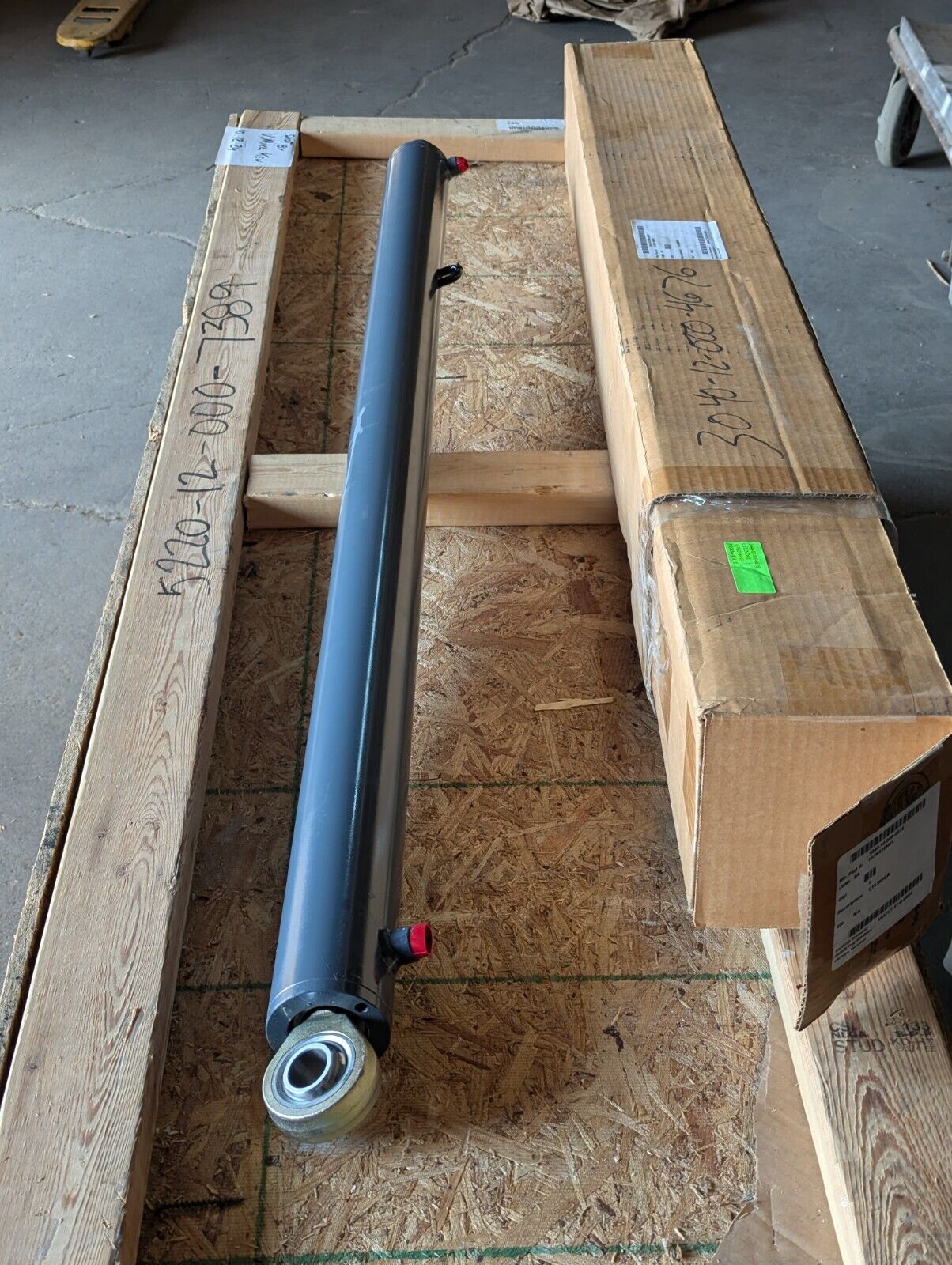 Exceptionally large cylinder with Aurora MM-16 T spherical rod end - Free Ship