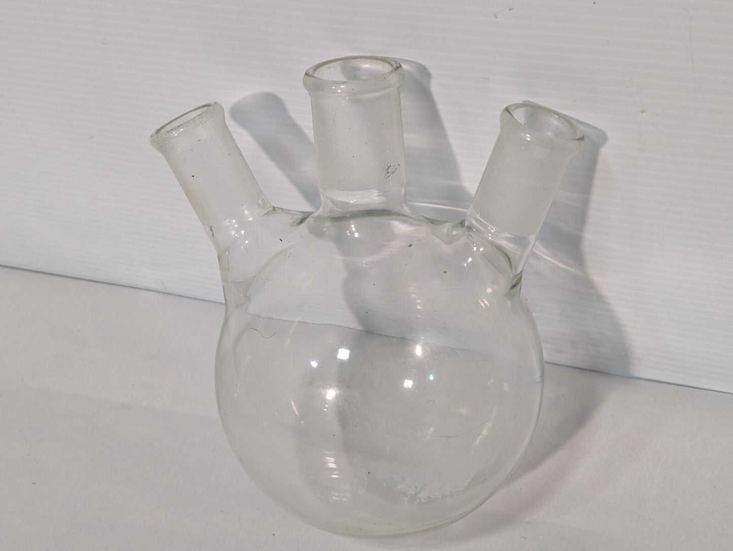 Unbranded 1000mL Round Bottom, 3-Neck Boiling Flask, Angled Joints