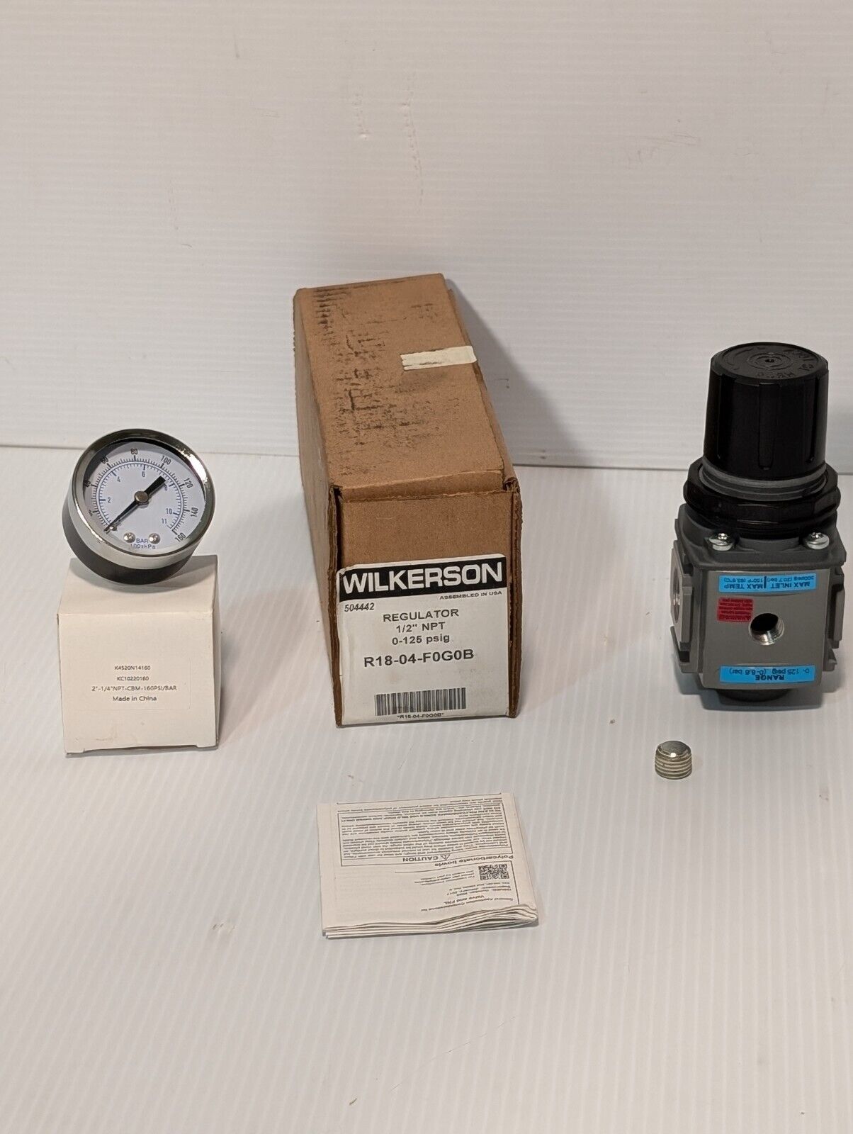 Wilkerson R18-04-F0G0B Air Pressure Regulator w/Pressure Gauge - Free Shipping