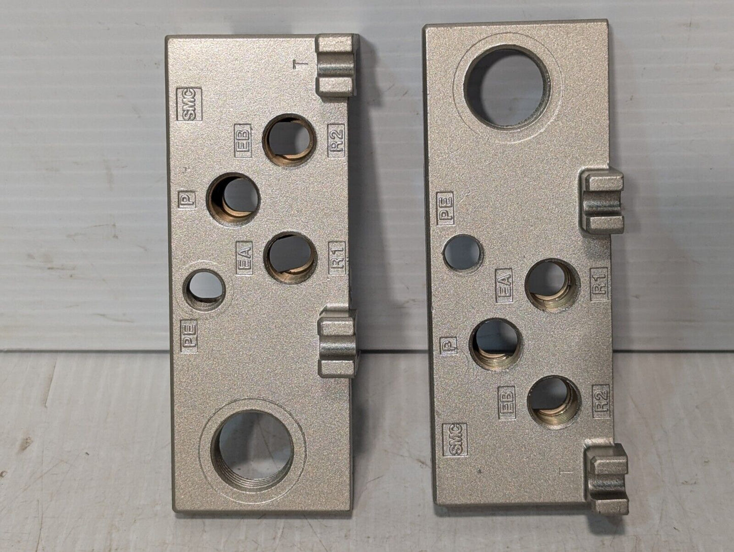 SMC ME202LR Manifold End Plate Assembly - Free Shipping