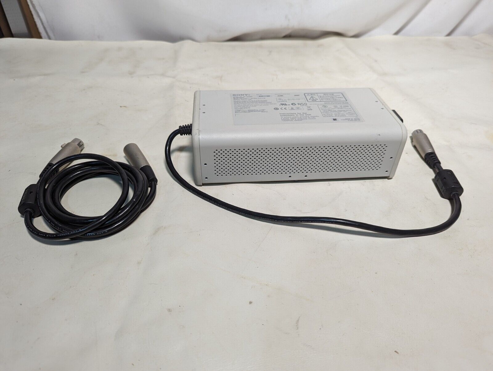 Sony AC-1950MD AC adaptor, output 24VDC@2.8A, input 100-240VAC