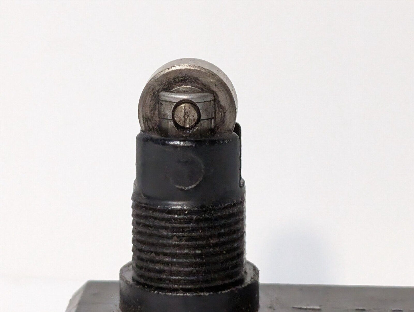 Yamatake SL1-A Limit Switch, Roller Plunger, SPDT, 5A, 250vac \ 30vdc