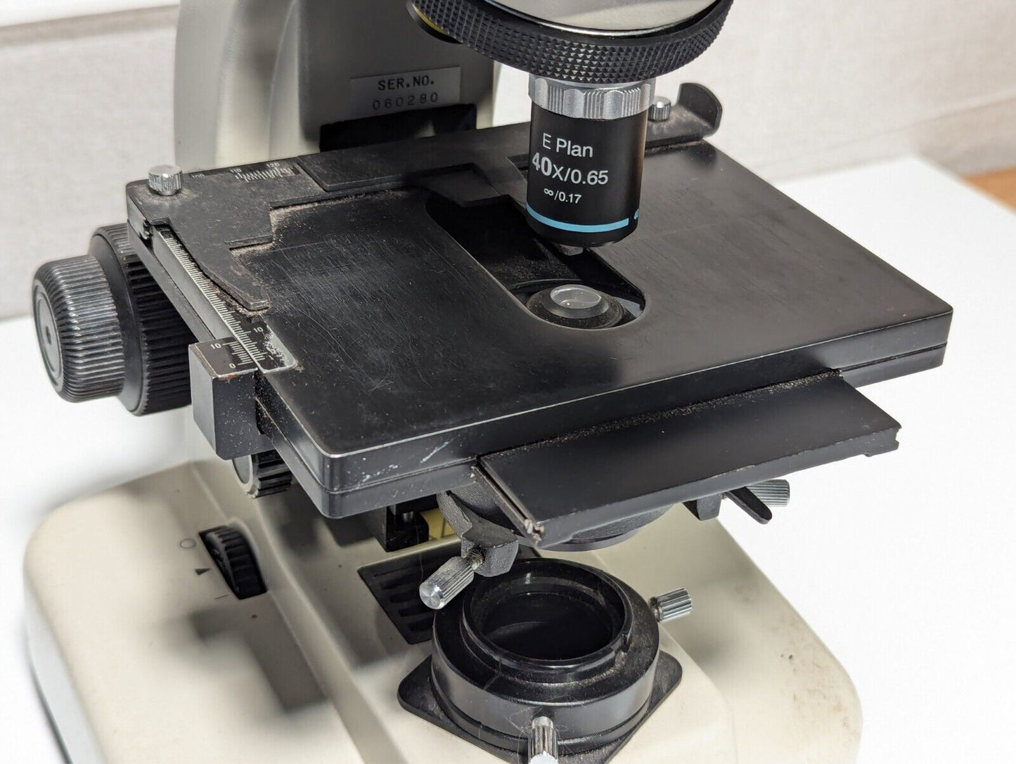 Accu-Scope 3015 Microscope With 4x, 10x, 40x And 100x Oil Objectives