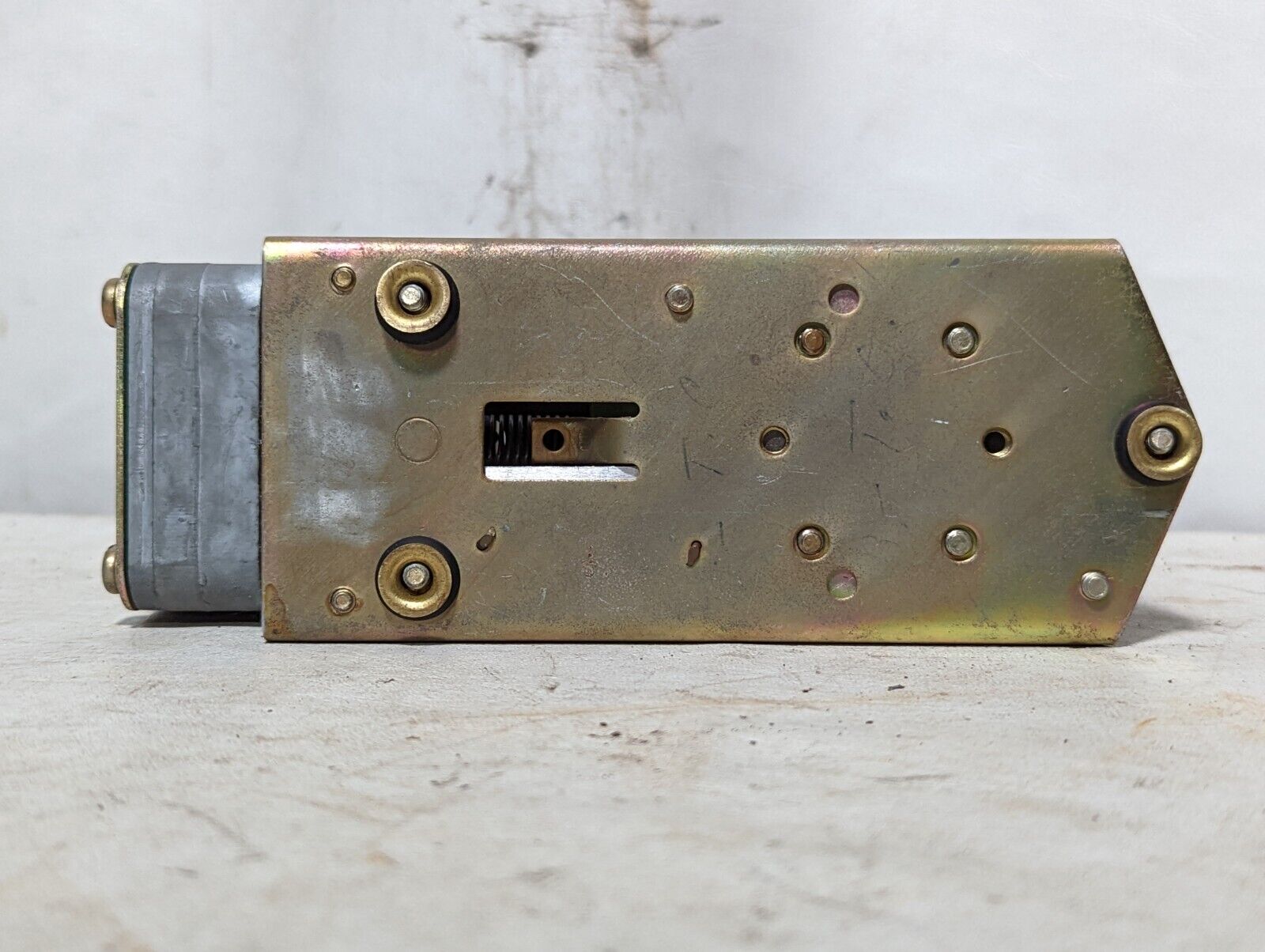 Square D 9050-B05E pneumatic timing relay, timing range 0.2-180 seconds