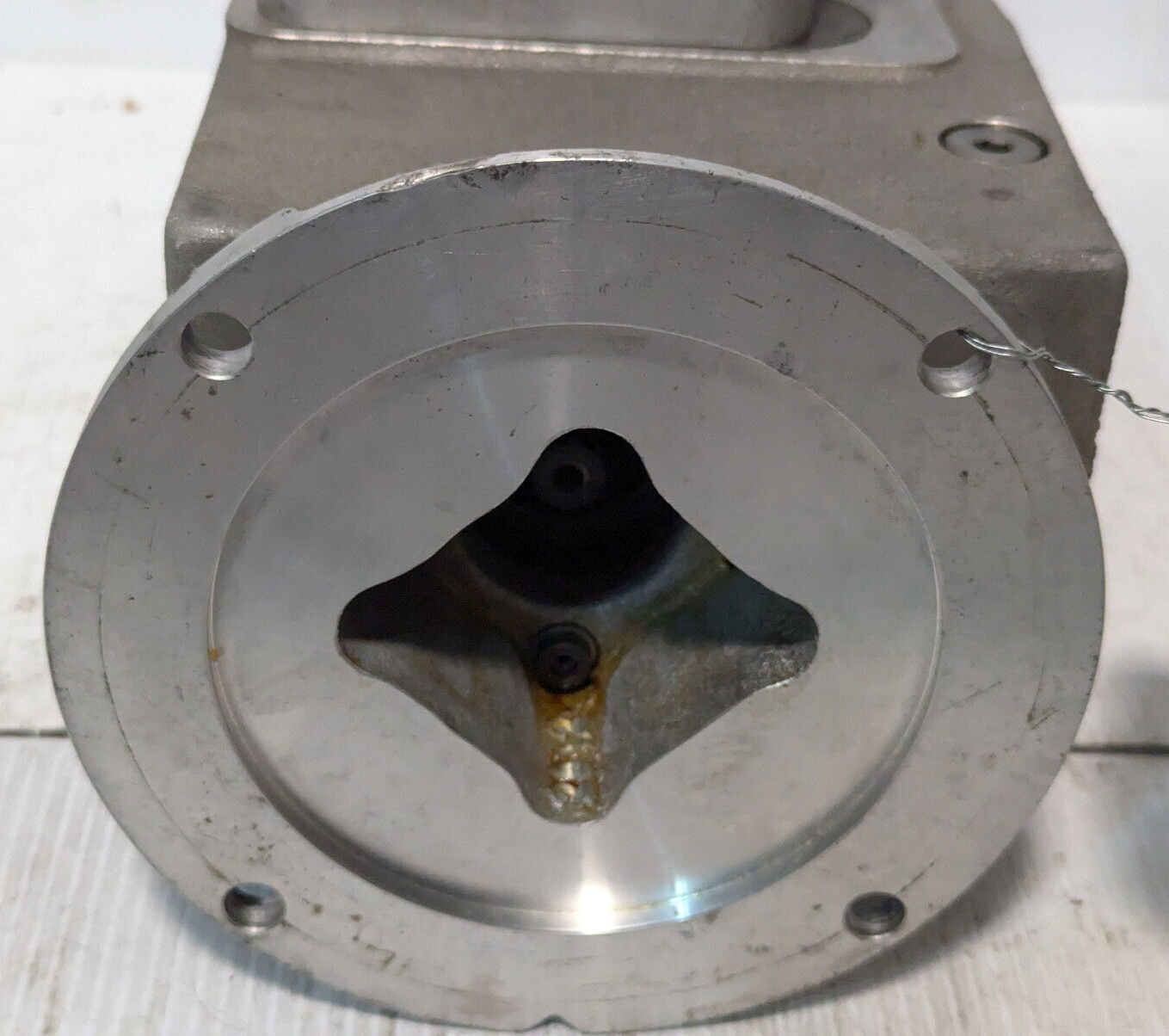 Bosch 3-842-519-117 Gear Box, 1700 rpm, 3.9 Nm -Made in Germany- Free Shipping