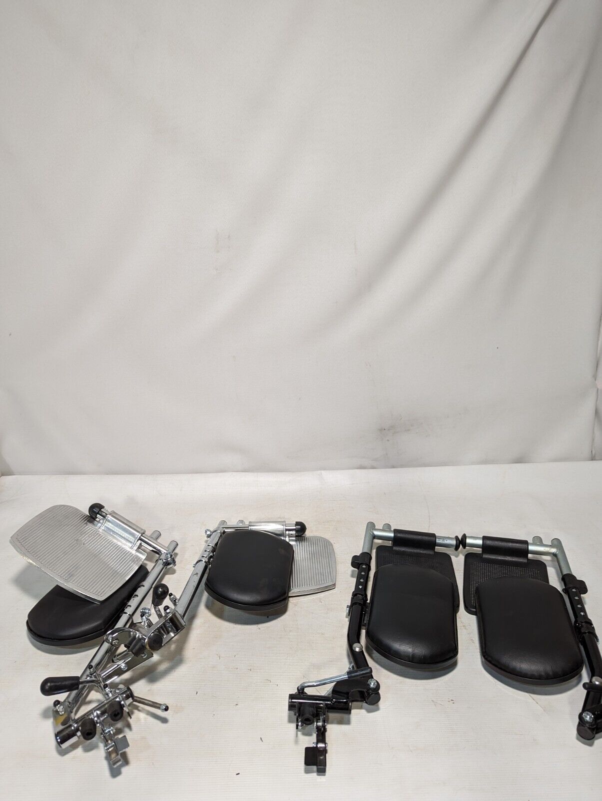 2 Sets of wheelchair foot plates, legrests: Drive Medical PHELR, Other Unknown