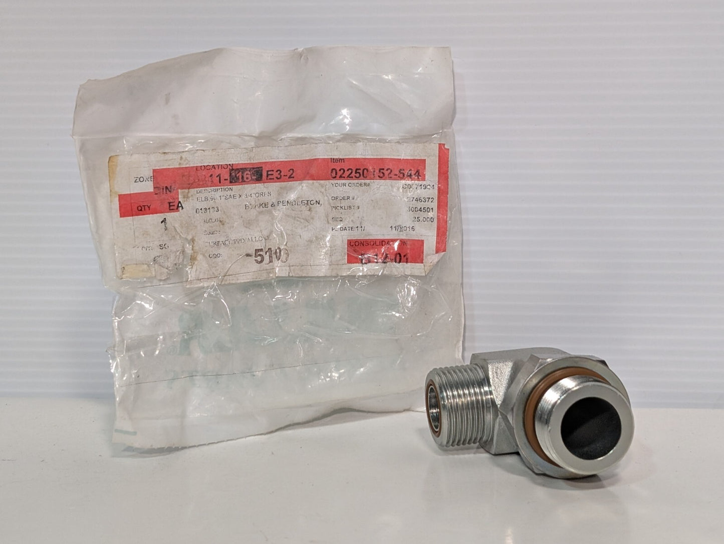 Sullair 02250152-544 Elbow Connector 90°, 1" SAE x 3/4" ORFS Compressor Part