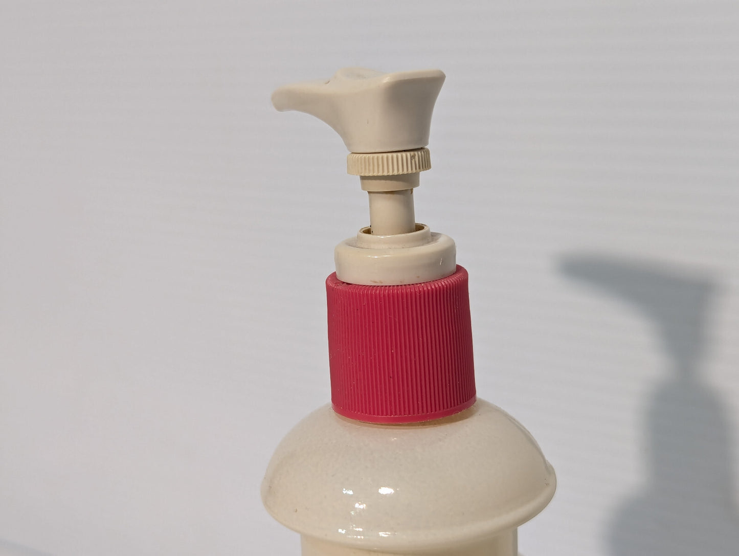 Vintage 1970s Avon Country Bird Glass 10oz Lotion Pump Dispenser Made in USA