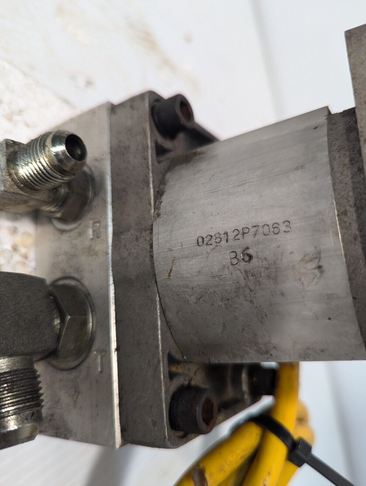 Vestil 02812P7063 B6 Hydraulic Motor F56Y FRAM - Free Shipping