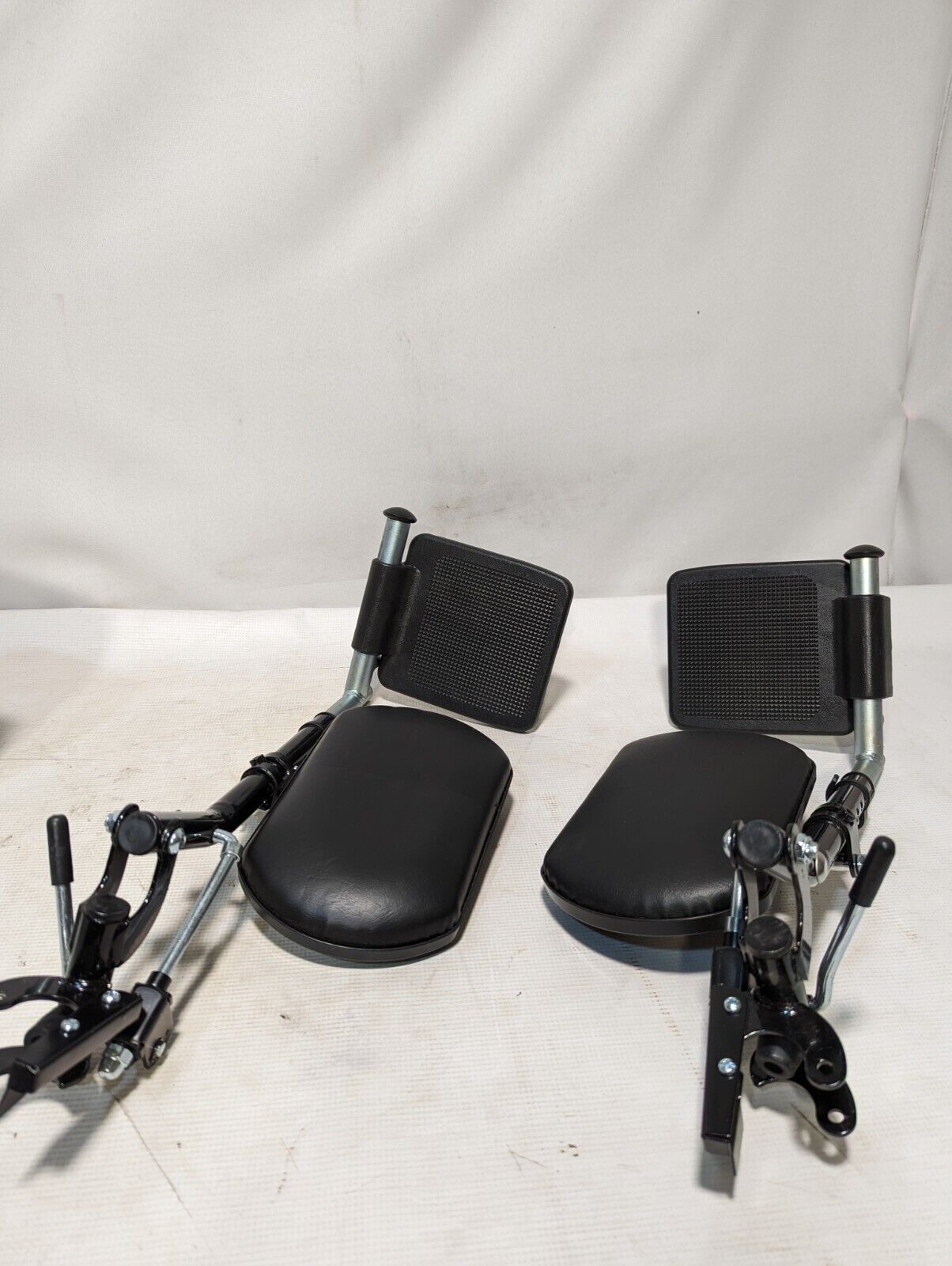 2 Sets of wheelchair foot plates, legrests: Drive Medical PHELR, Other Unknown