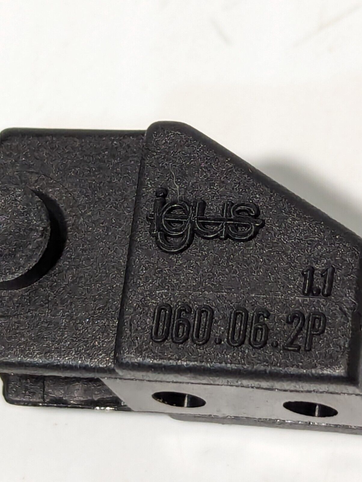 NEW Igus 060.06.2P Mounting Bracket - Free Shipping