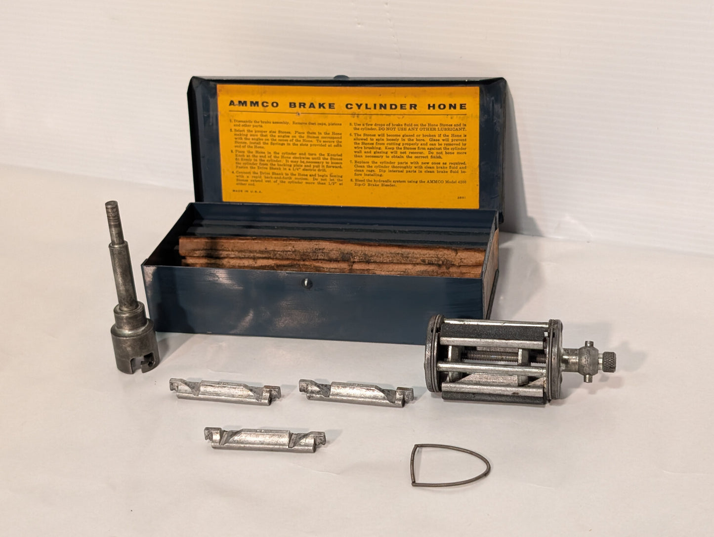 Vintage 7 piece Ammco Brake Cylinder Hone Kit, 350 Head, Metal Box