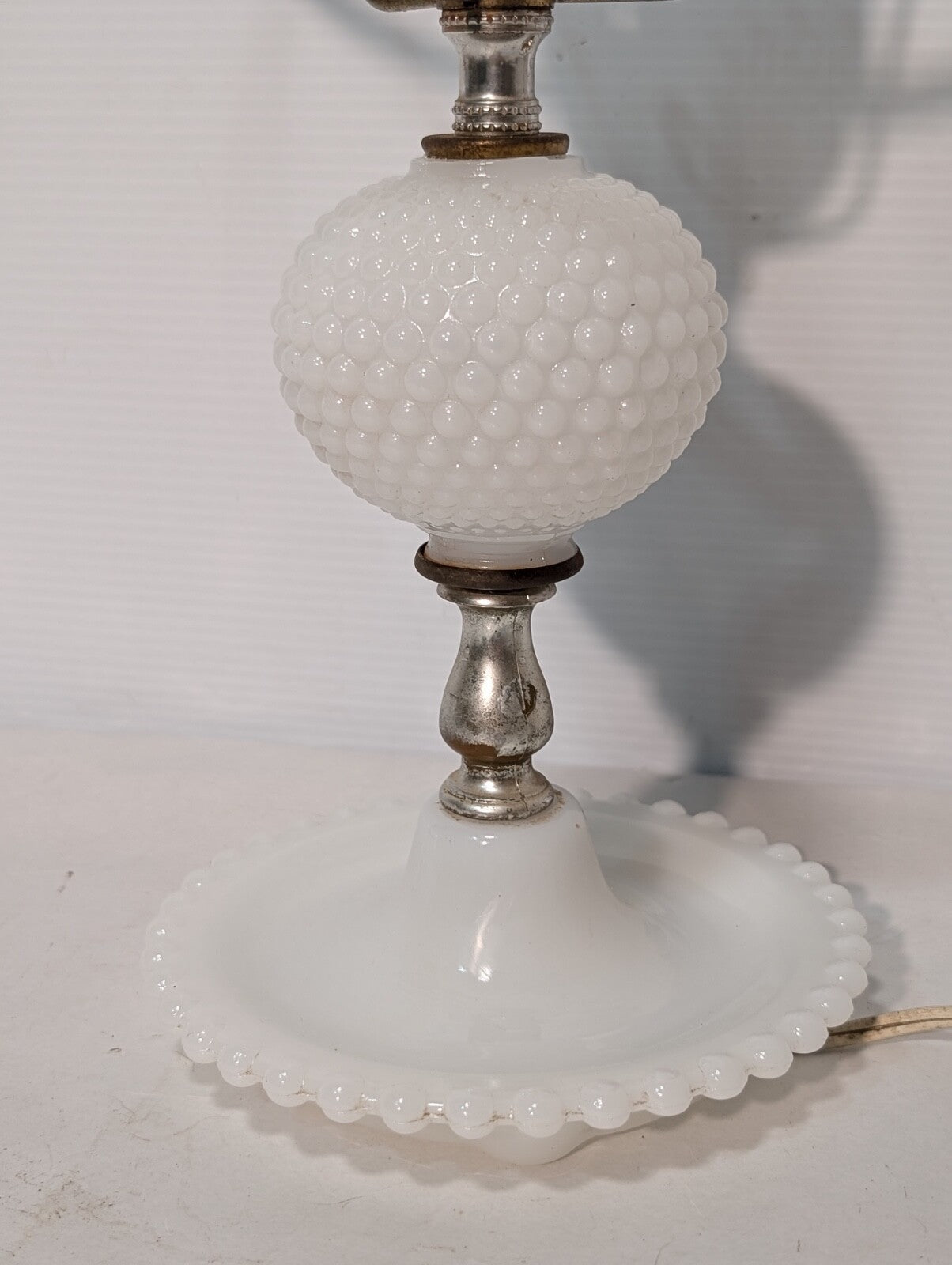 Vintage Mid-Century Modern Fenton White Milk Glass Hobnail Table Lamp