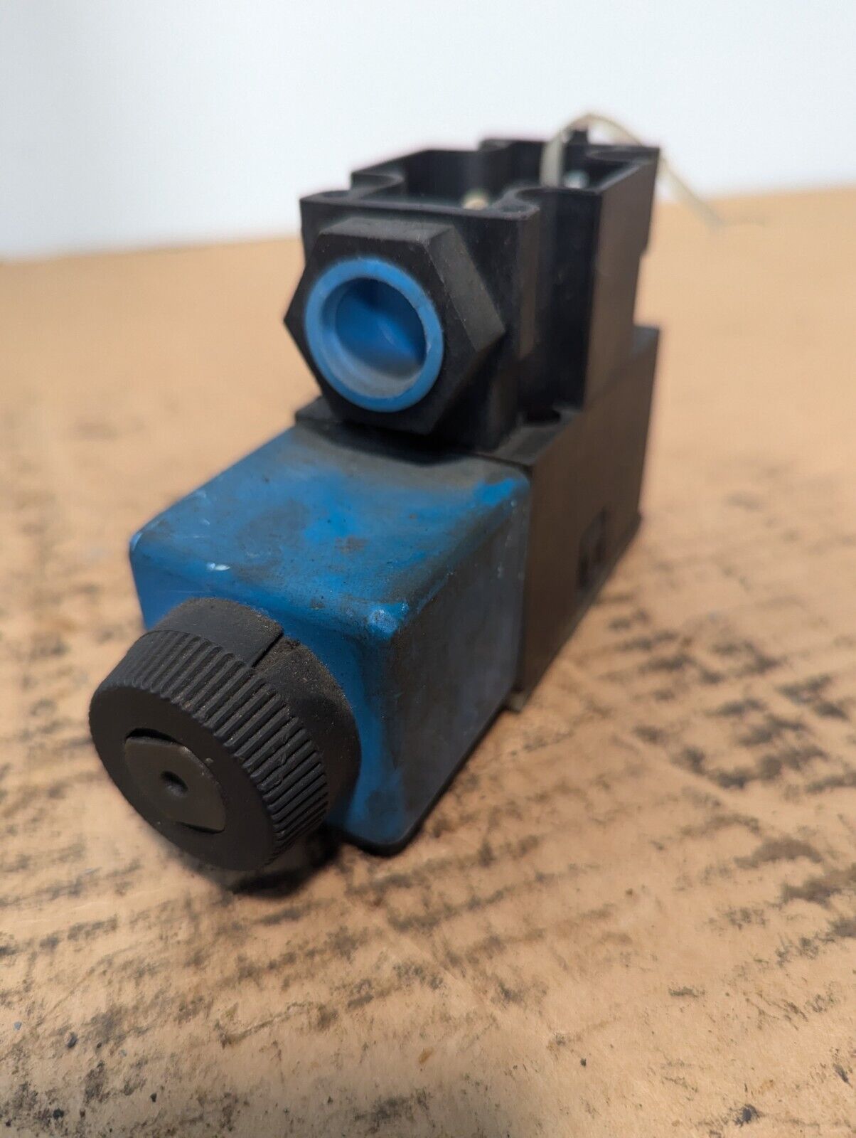 VICKERS PILOT VALVE, 02-101731 - Free Shipping