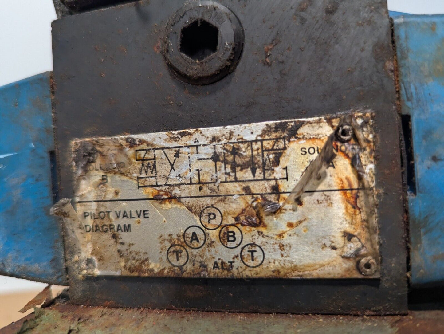 Vickers DG5S-8-2C-2-T-M-FW-B5-30 Directional Valve - Free Shipping
