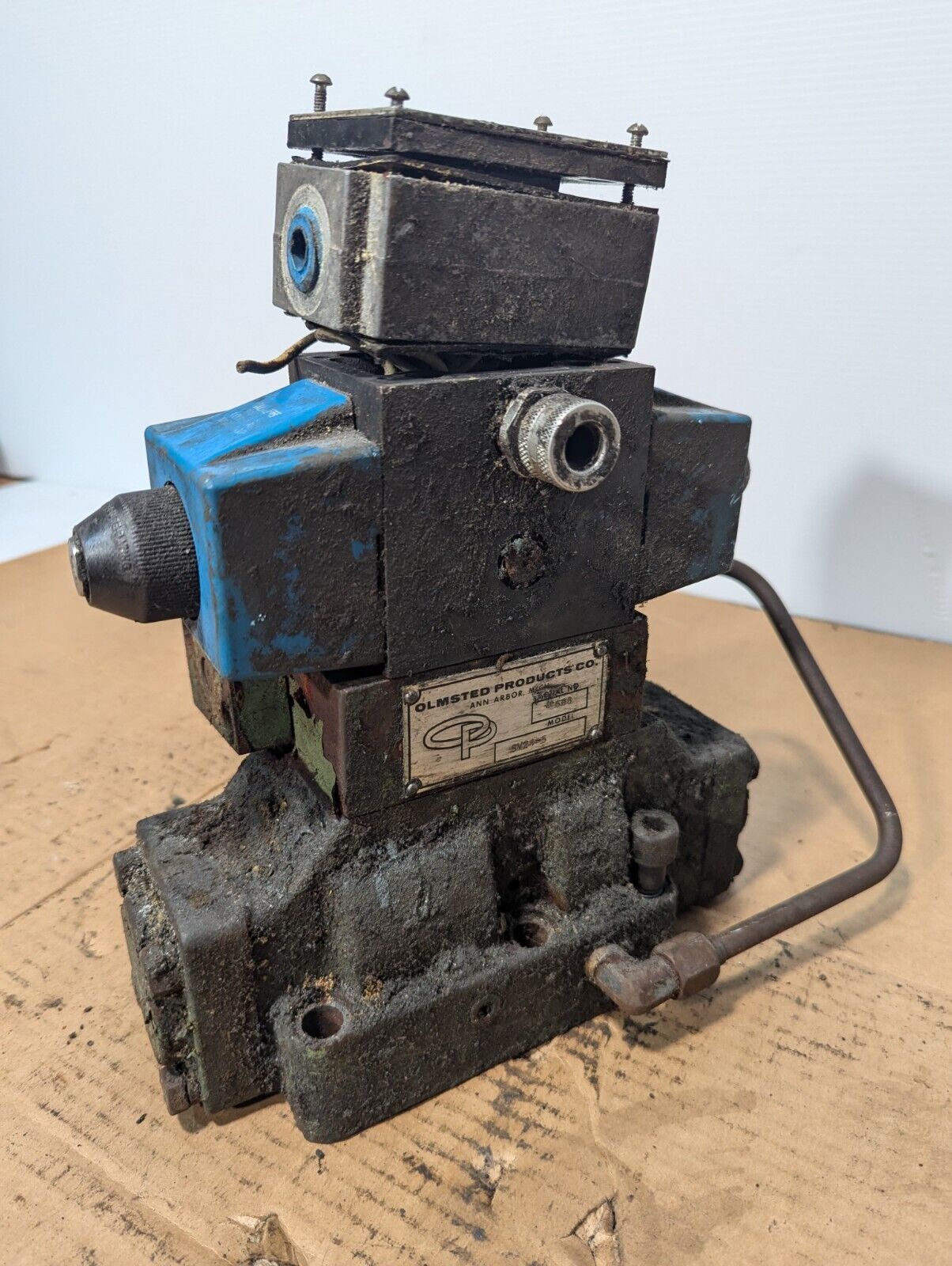 Vickers DG5S-8-2C-2-T-M-FW-B5-30 Directional Valve - Free Shipping