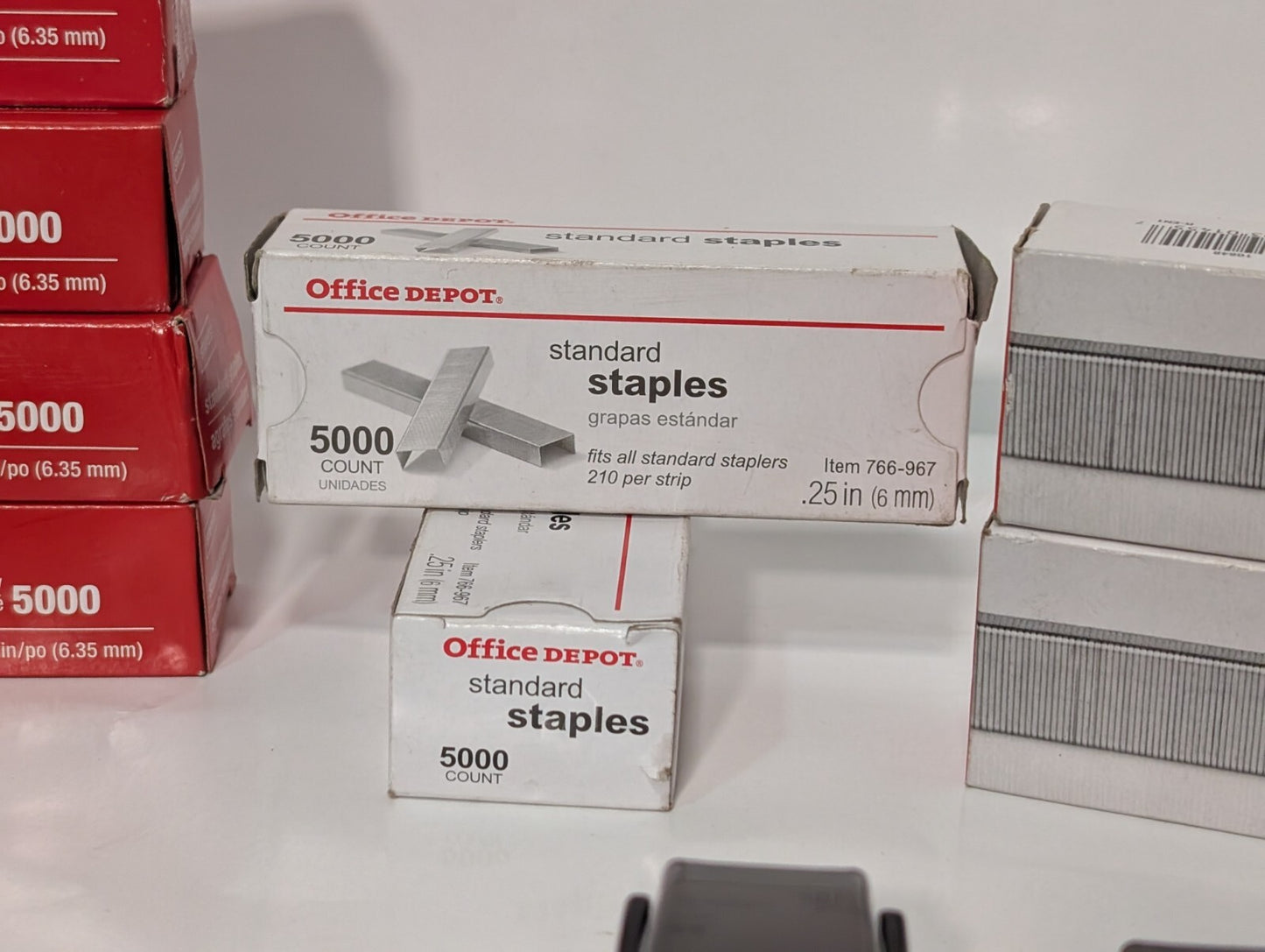 Staples Staplers Removers and Standard Staples, see photos