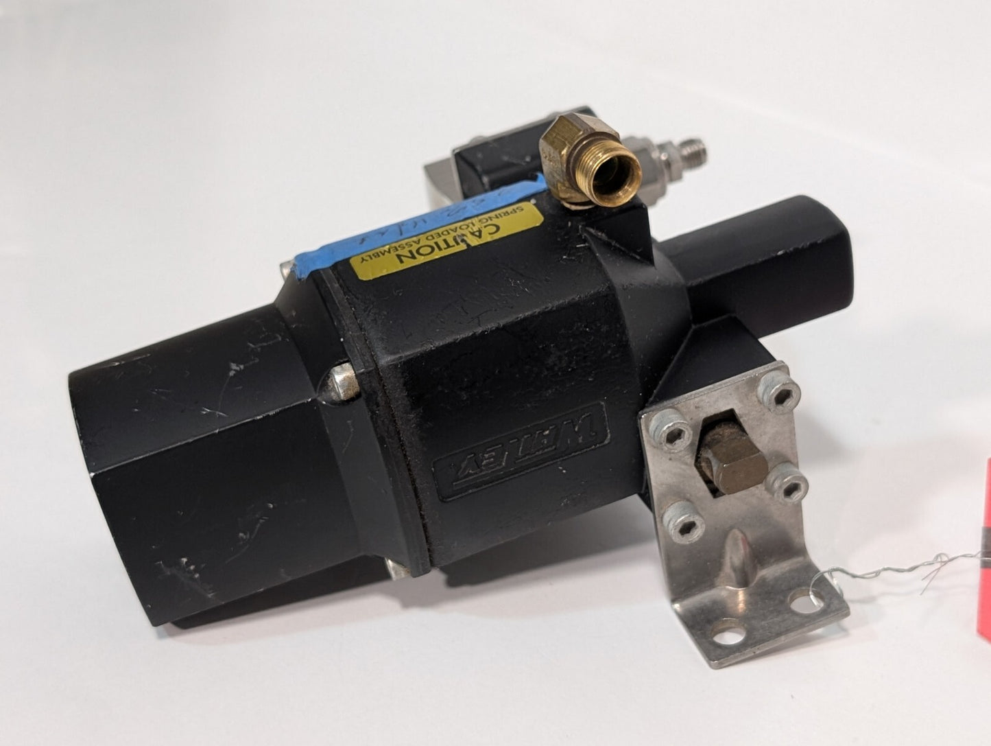 Whitey 133 SR Spring Return Pneumatic Actuator w/ SS-45S8-W1-33C Ball Valve