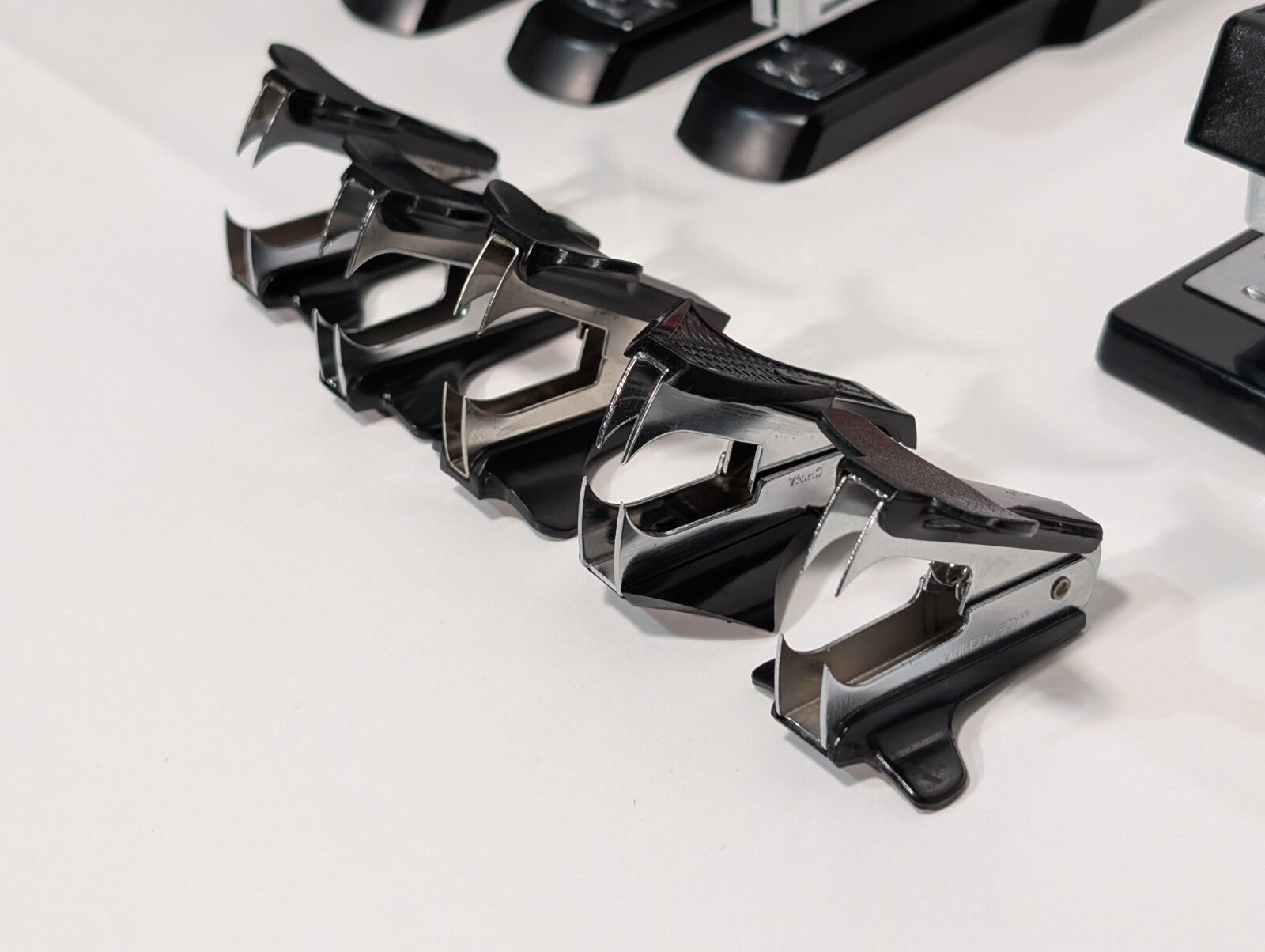 Staples Staplers Removers and Standard Staples, see photos