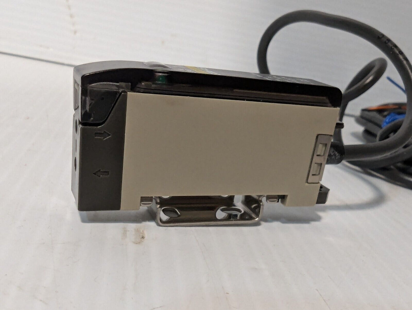 (Read) OMRON E3X-A51 PHOTOELECTRIC SENSOR 10-30VDC 2mm NIB-Free Shipping+Returns