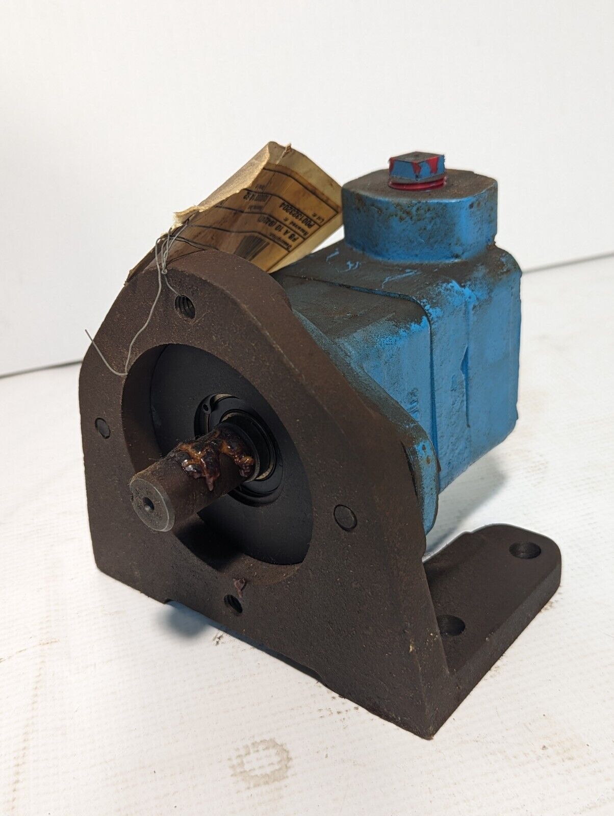Vickers V10 1P4P 1A20 Hydraulic Vane Pump w\ Mounting Bracket - Free Shipping