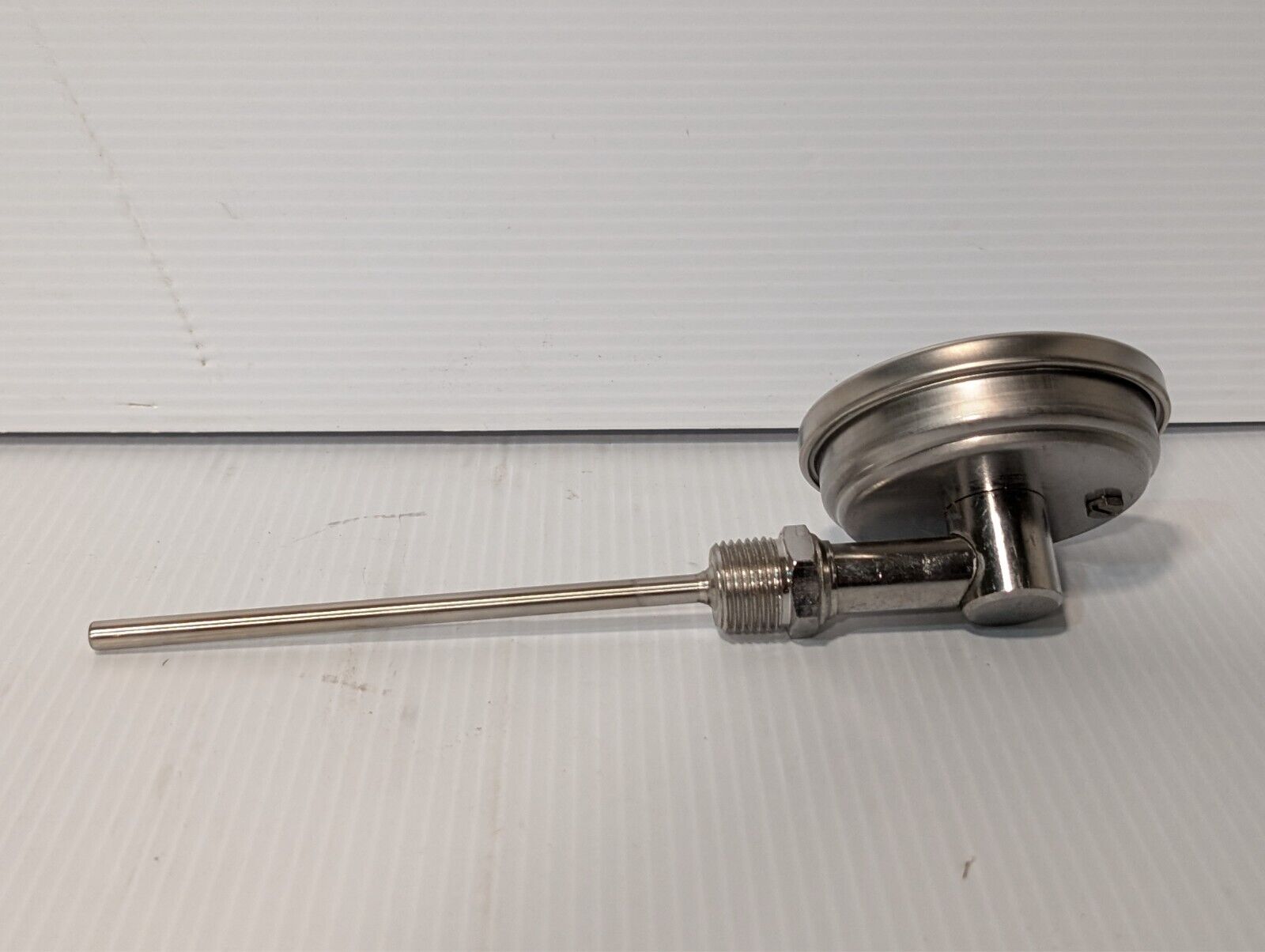 Trend 31 bimetal thermometer, 150-750 deg F, 6 inch stem, 1/2 NPT conn