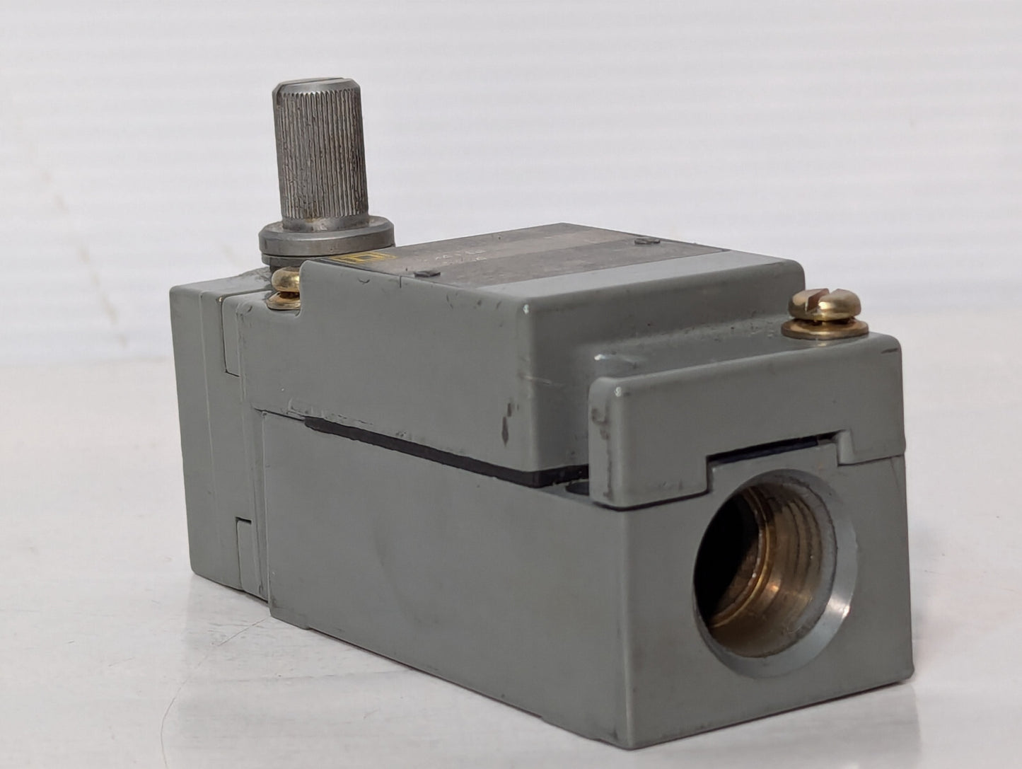 Square D 9007-C68T10 Mechanical Turret Head Position Switch, 10° Pre-travel Arm