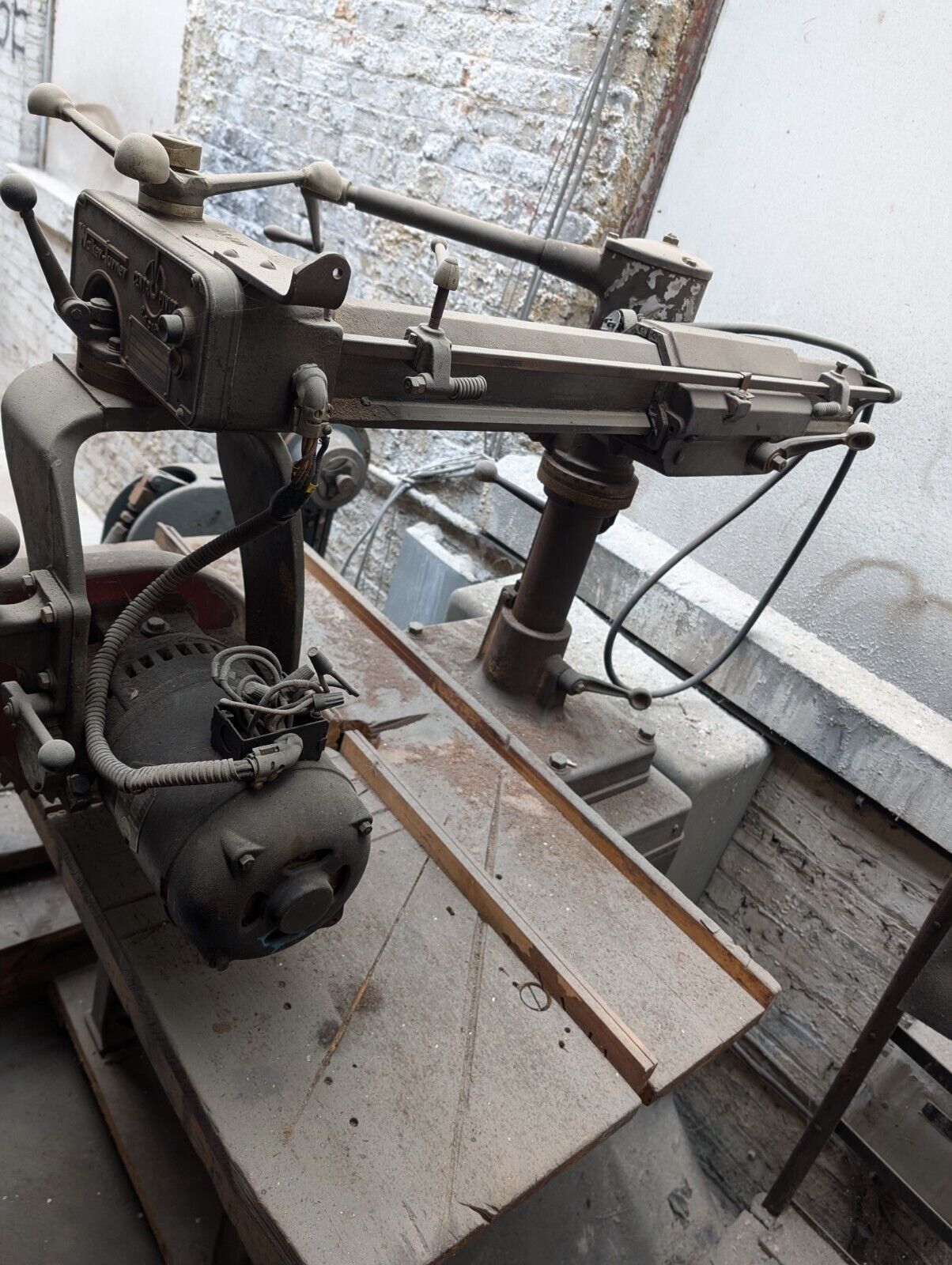 Walker-Turner Radial Arm Saw RA551 Centro Pivot Vintage Manufacturing Equipment
