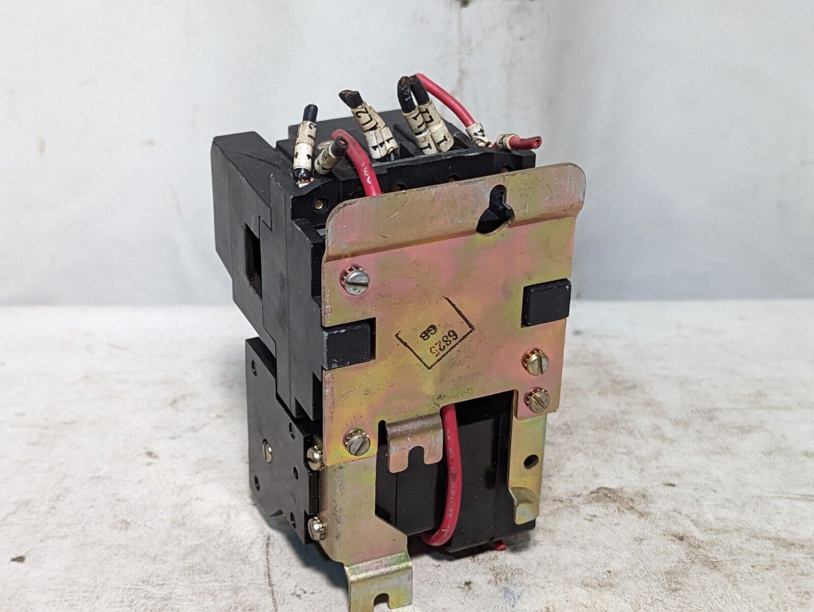 Square D 8536AO2 starter, NEMA size 00, 110-115V 60Hz, 100V 50Hz coil