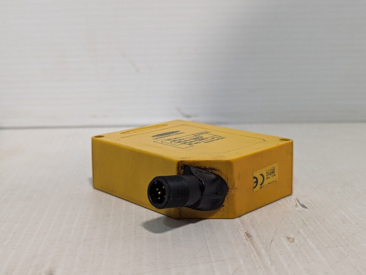 Banner Q60BB6AFV1000Q Photoelectric Proximity Sensor, 10-30VDC, 1000mm Sensing