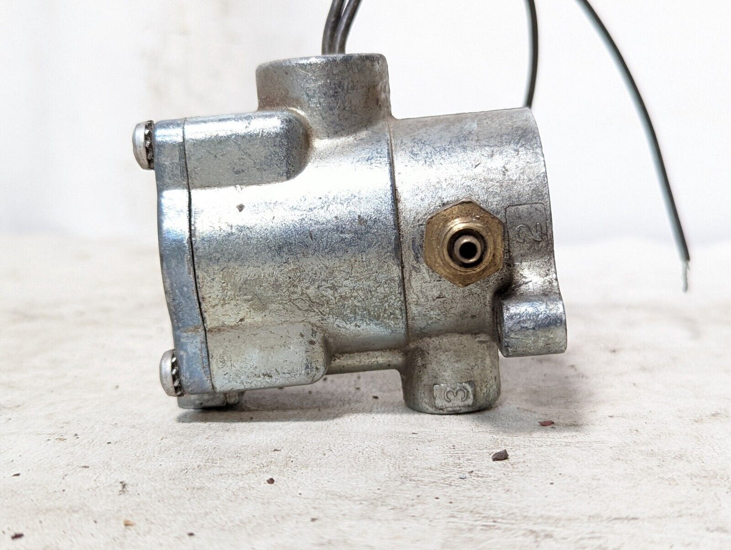Bellows Valvair K055 1007 pilot valve, 110/120VAC, K208-001