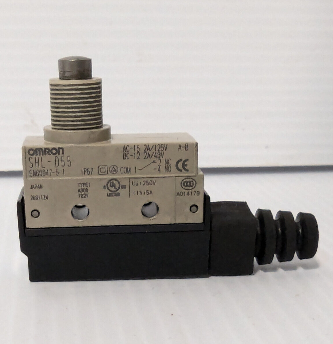 Omron SHL-D55 roller plunger limit switch, EN 60947-5-1, 250V, free shipping